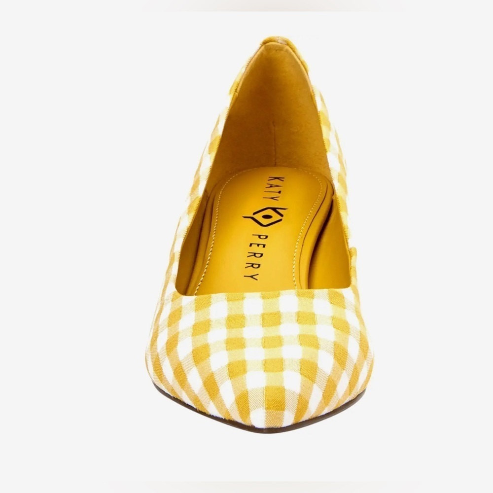 Katy Perry

The Golden Pump - Picture 6 of 8